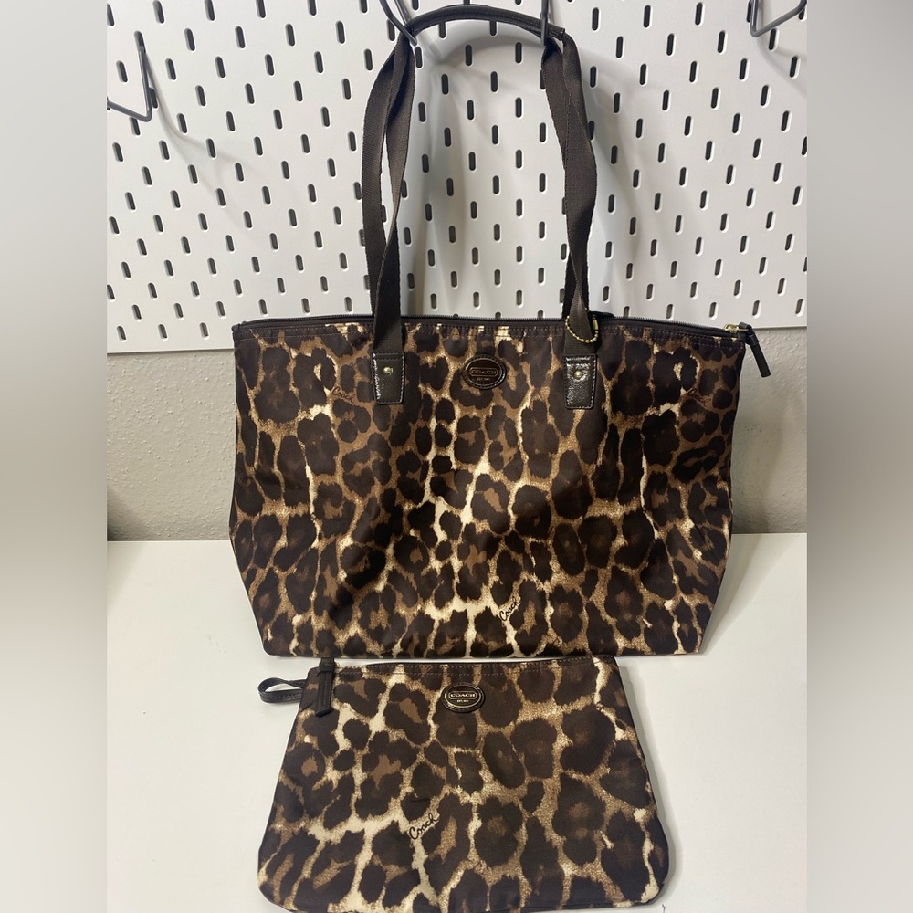 Authentic Cheetah/Leopard Coach tote/Shoulder bag W/Detachable Makeup Bag